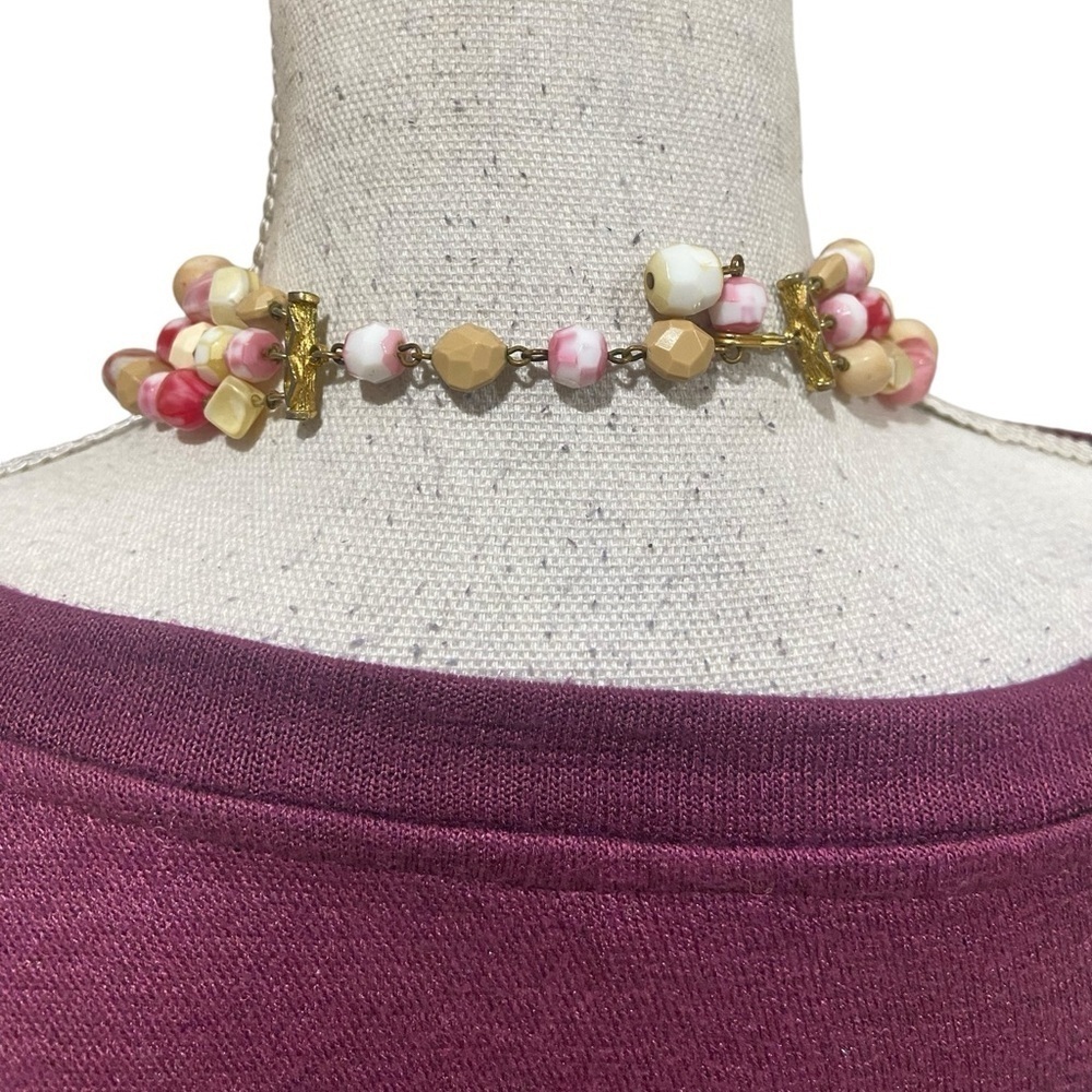 Vtg 60’s Hattie Carnegie 3 strand pink & beige multiple shape beads necklace - Picture 7 of 9